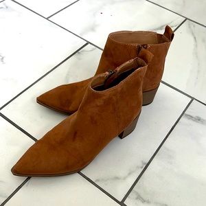 🍂🍁Autumn Boots!!! Stay sharp and fashionable as fall approaches!! 🍁🍂